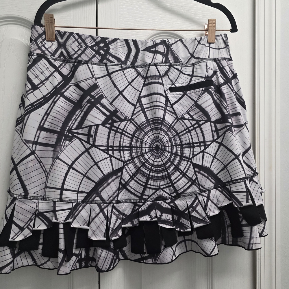 Stylish Black and White Patterned Skort